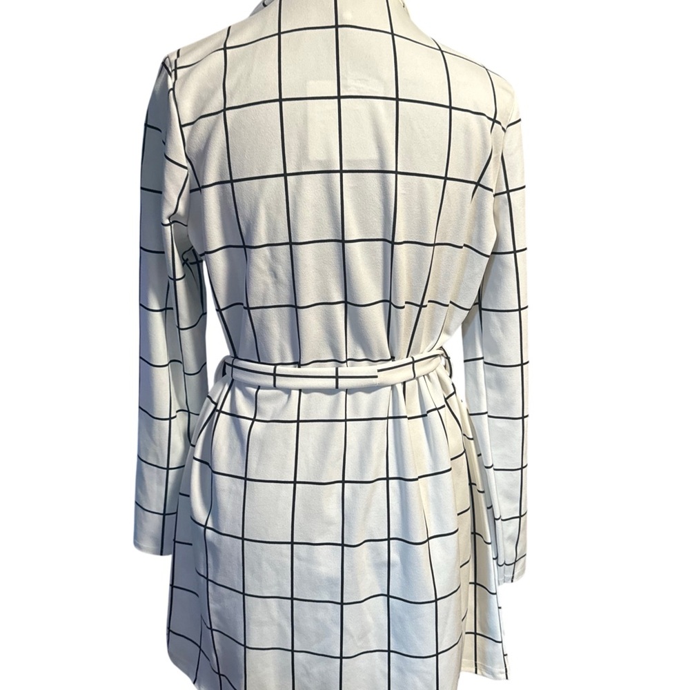 Chic White Grid Pattern Wrap Dress - image 2